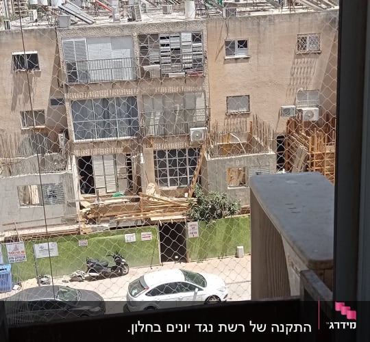 רשת למניעת כניסת יונים על חלון מרפסת